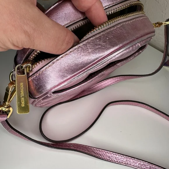 Michael Kors Vivanne Canteen Crossbody in Metallic Pink EUC - Picture 6 of 13